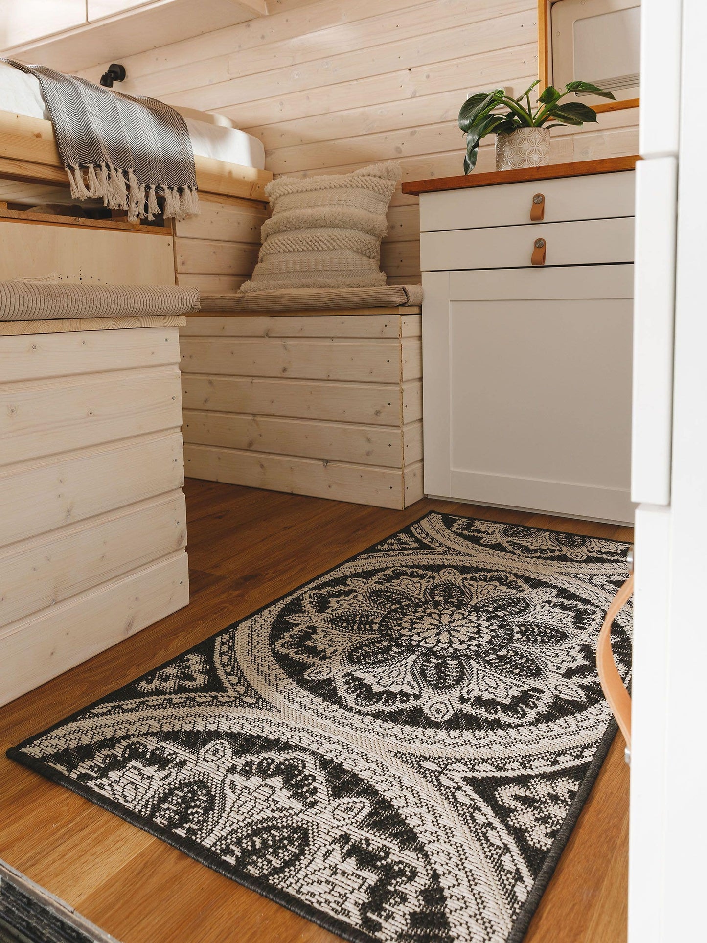 Covor interior/exterior Diego Black/White 