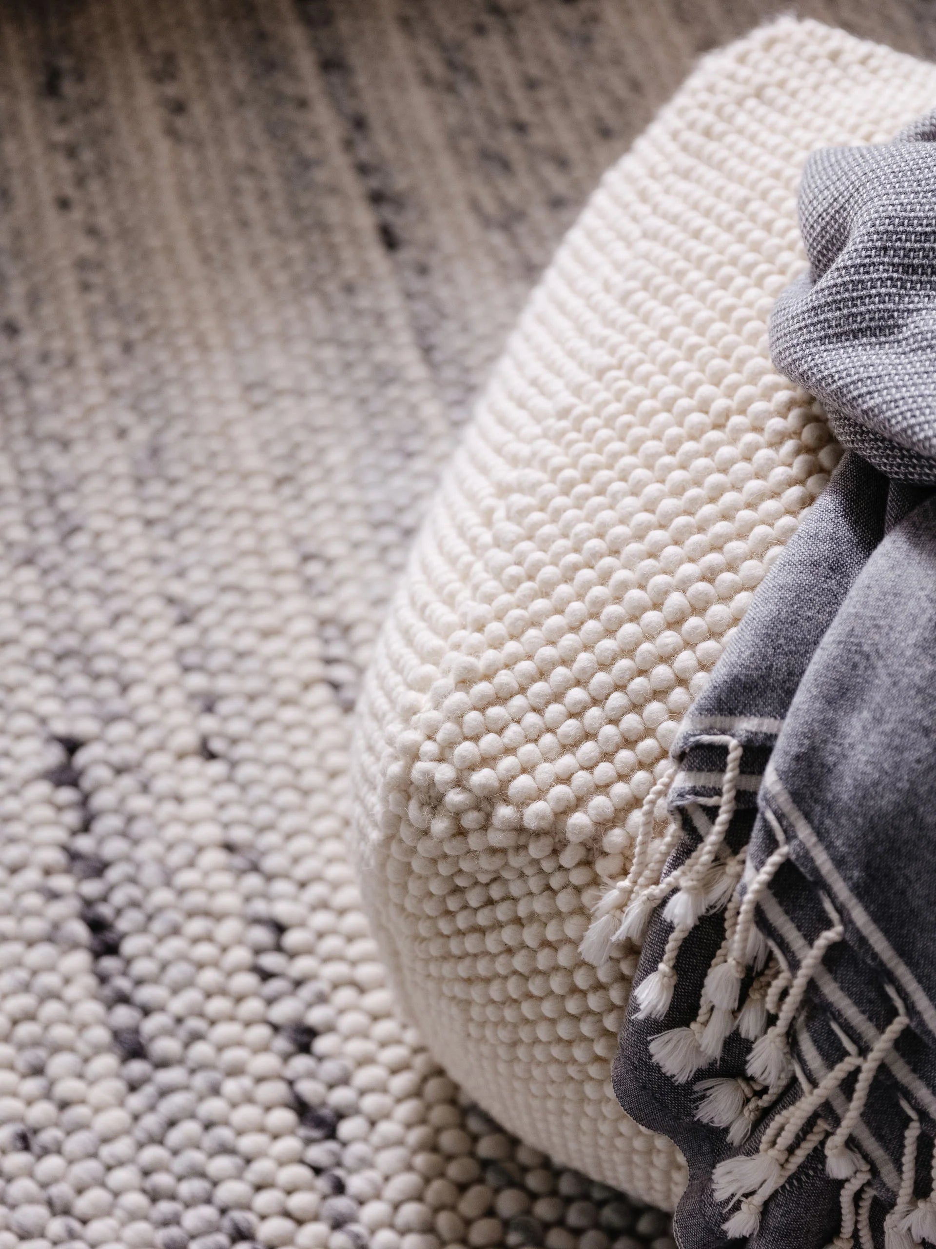 Handmade Wool Pouf/taburet Beads Cream 