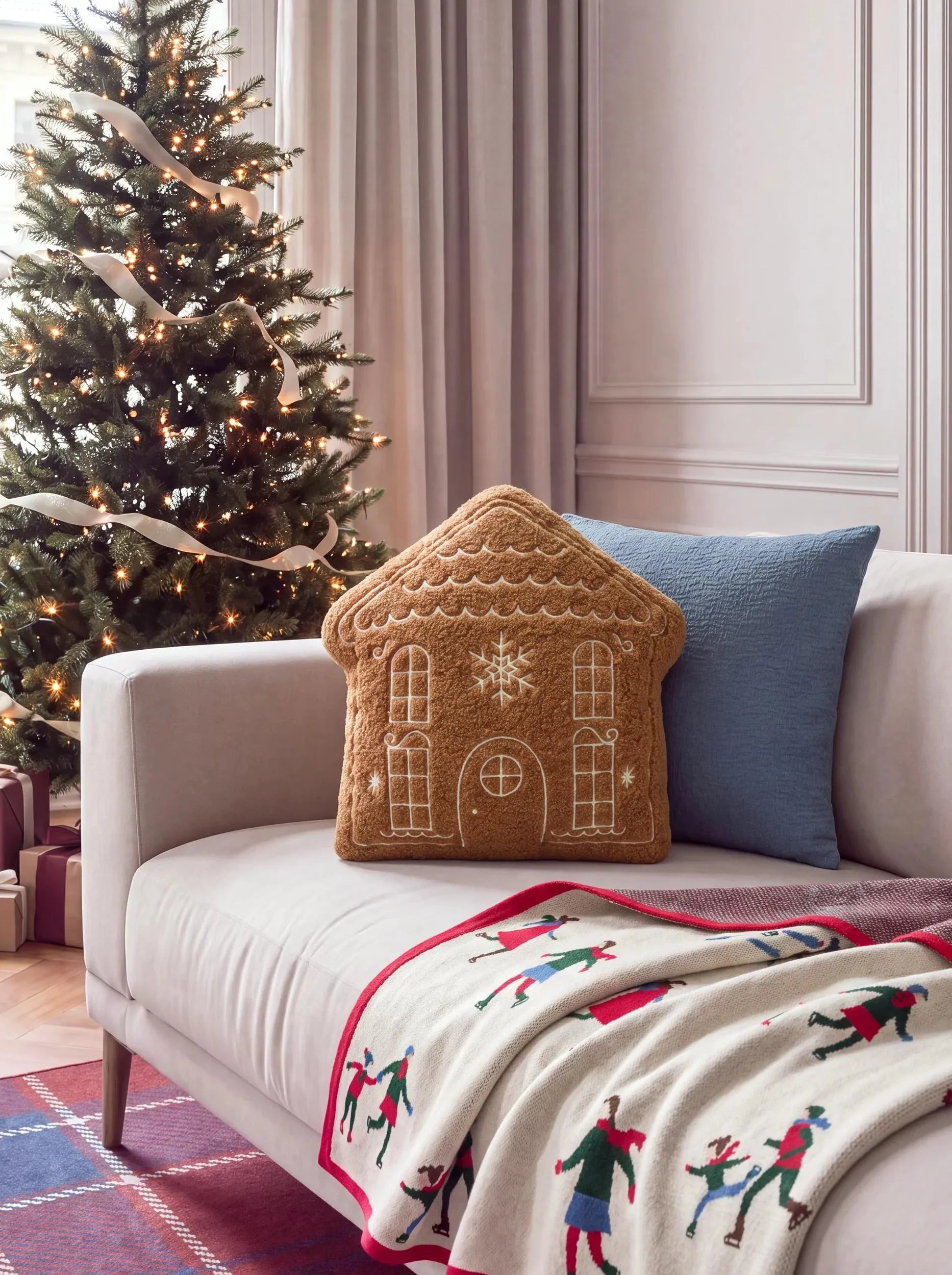 Christmas Pernă Gingerbread House Brown