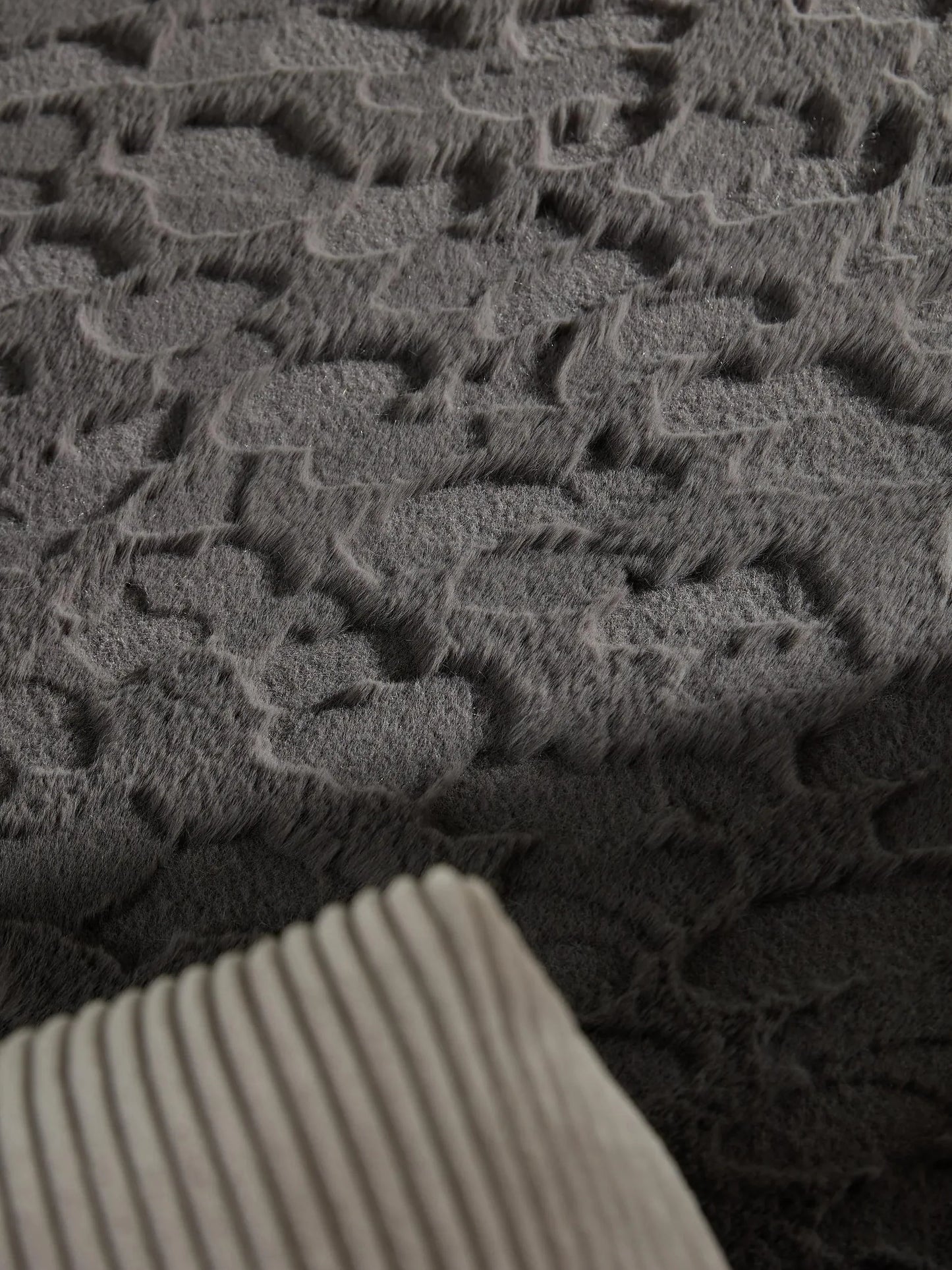 Covor blana Immy Charcoal 