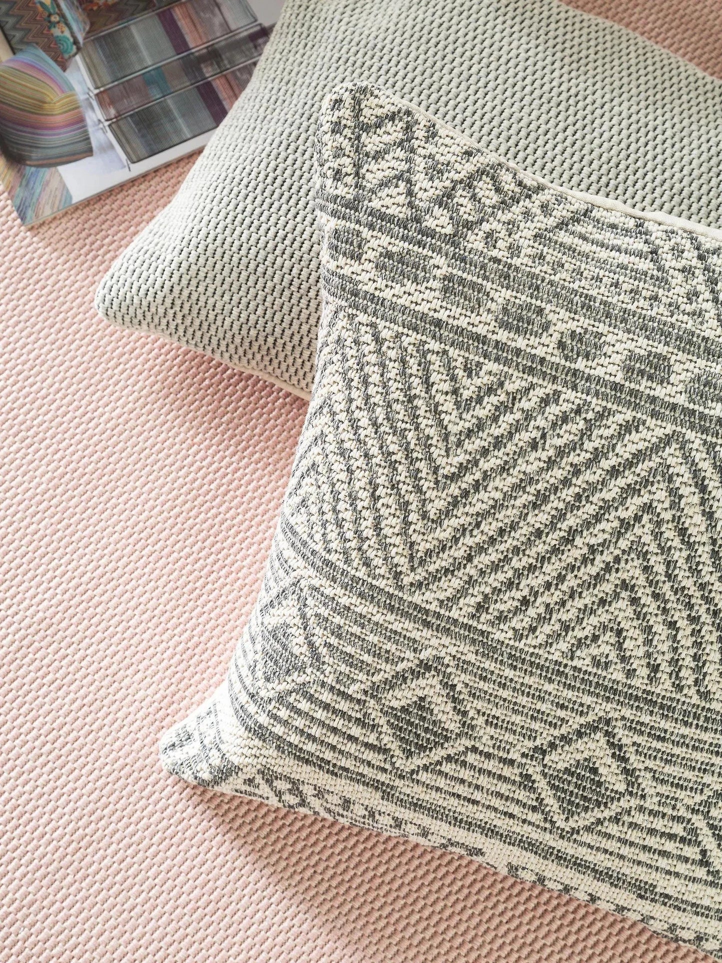 Față de pernă Naxos Cream/Charcoal 
