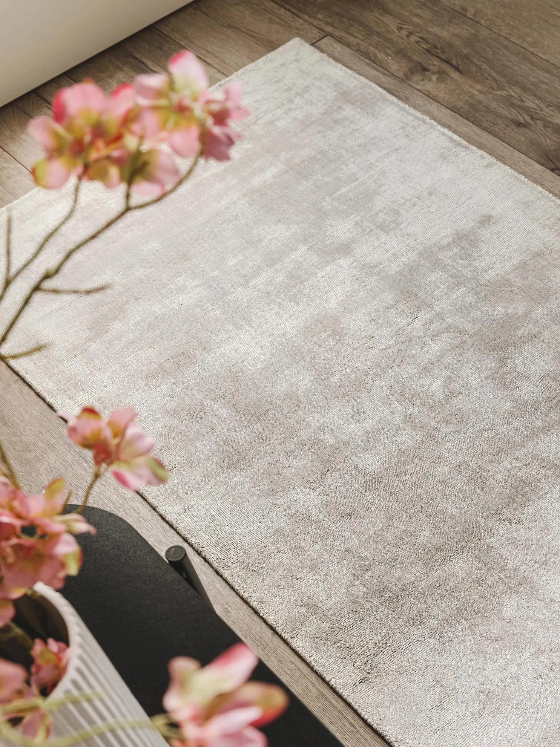 Covor din vâscoză Nova Light Grey 