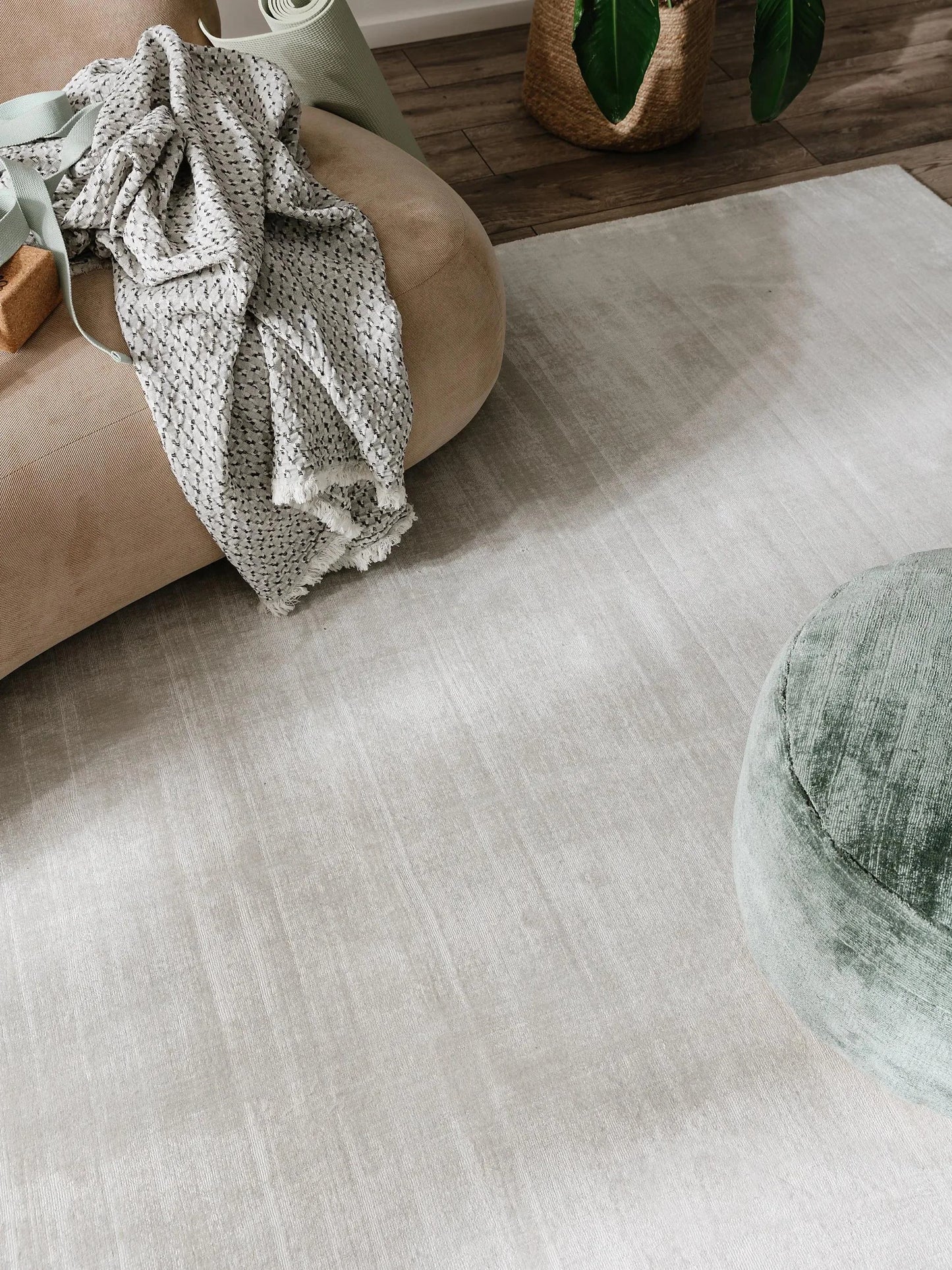 Covor din vâscoză Nova Light Grey